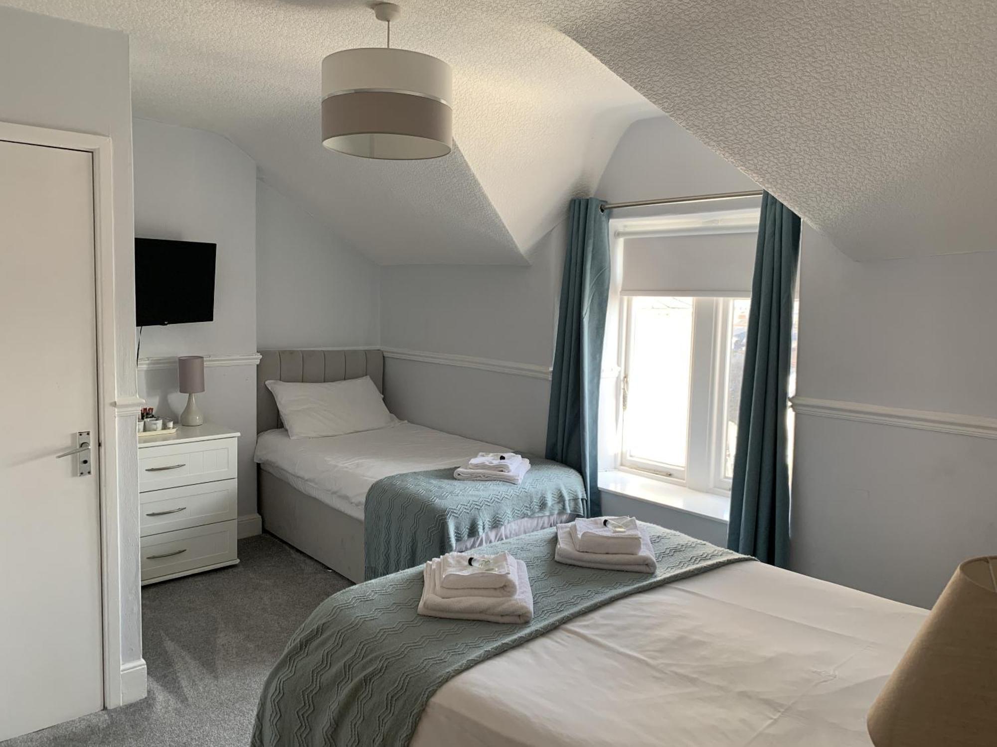 Seaclyffe Hotel Ltd Llandudno Oda fotoğraf